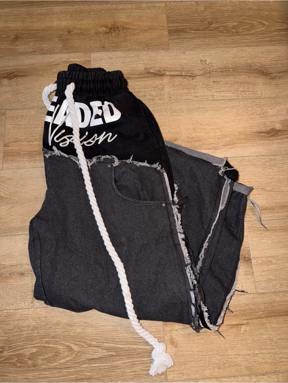 Custom Threaded cargos - Picture 3 of 4